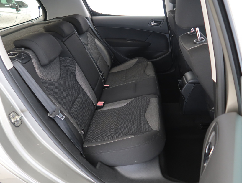 Peugeot 308, 2011
