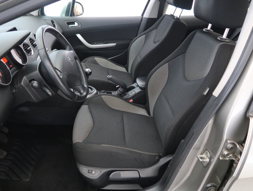 Peugeot 308, 2011