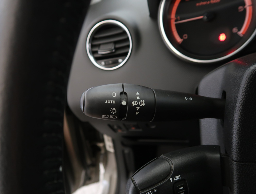Peugeot 308, 2011