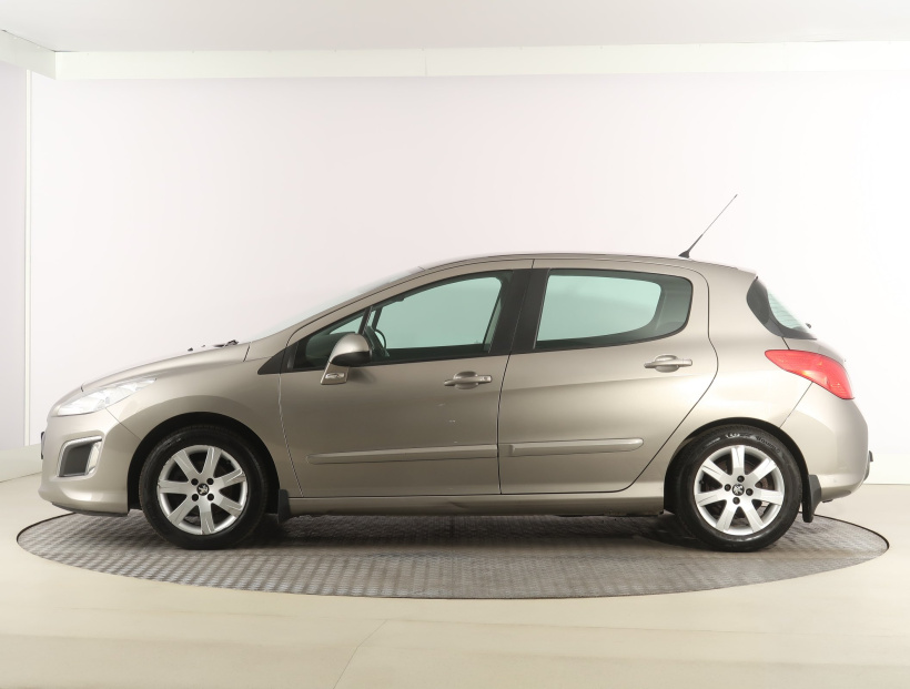 Peugeot 308, 2011