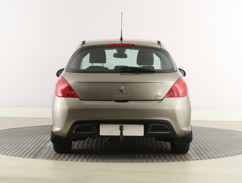 Peugeot 308, 2011