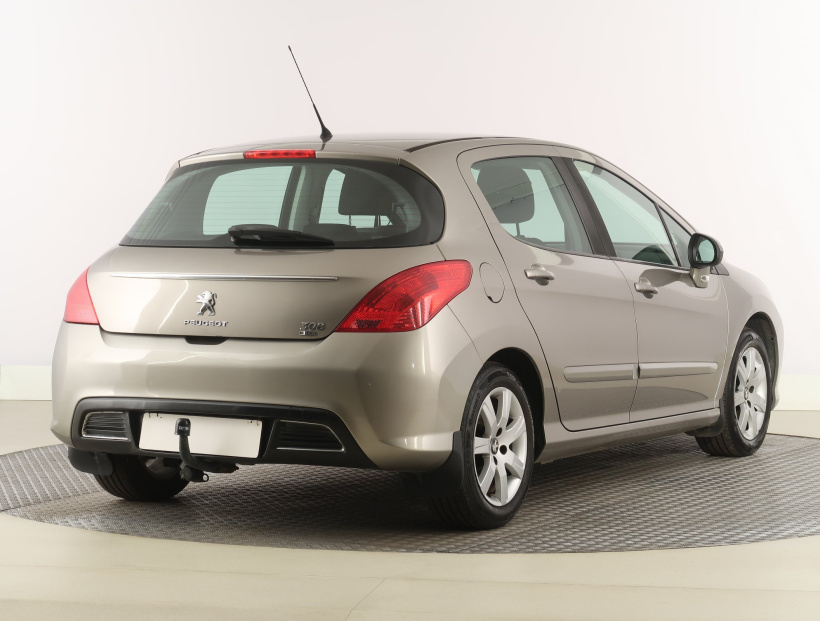Peugeot 308, 2011