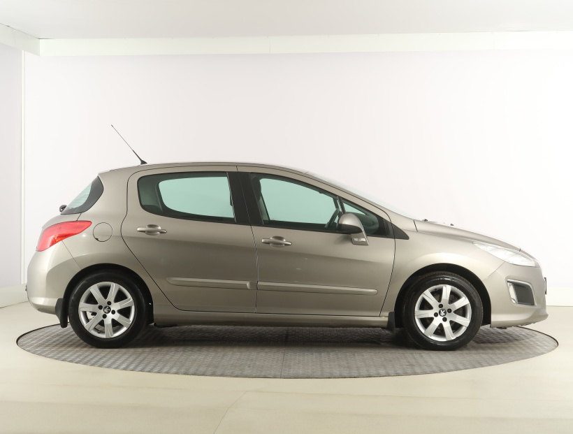 Peugeot 308, 2011