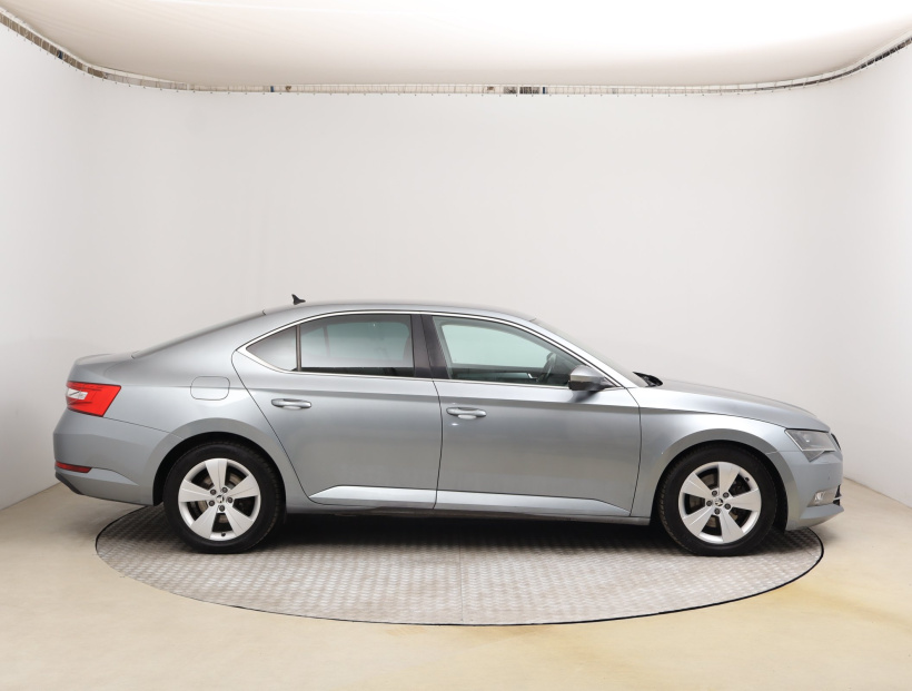 Škoda Superb, 2016