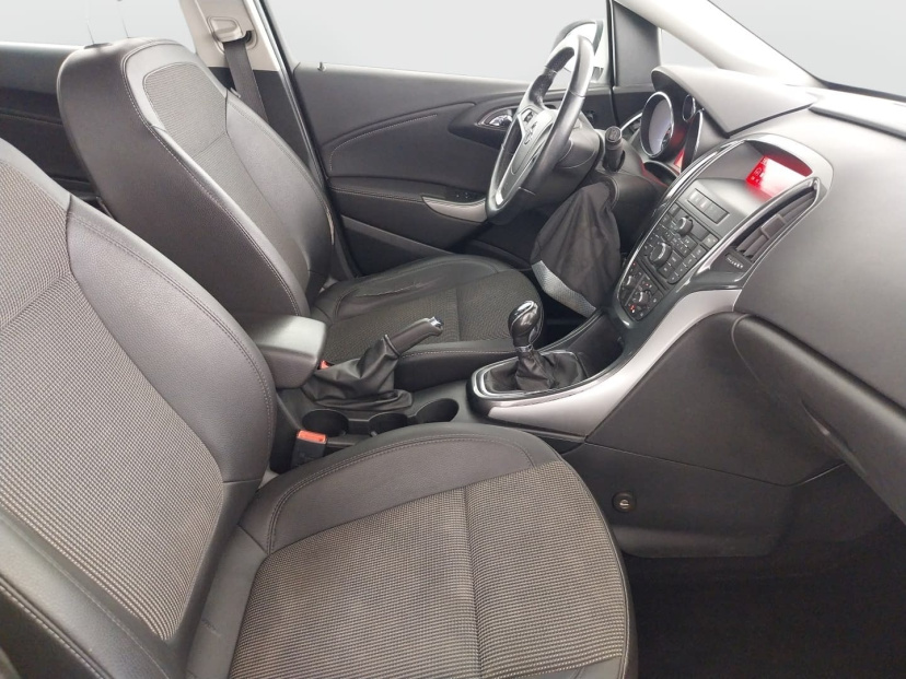 Opel Astra, 2013