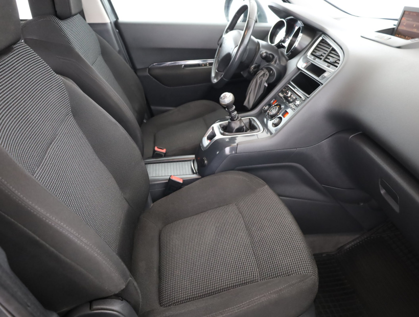 Peugeot 5008, 2011