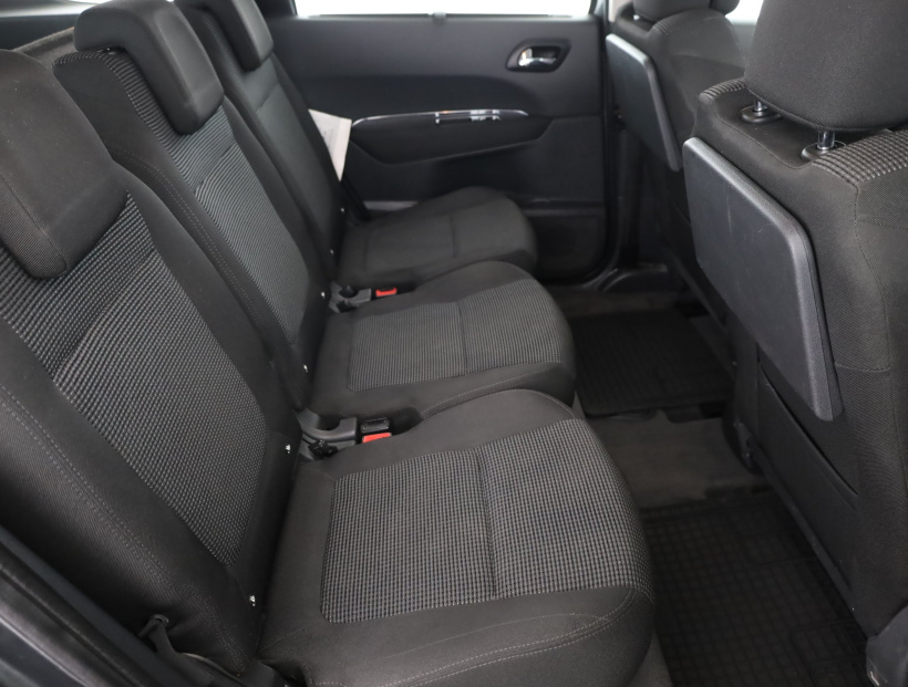 Peugeot 5008, 2011