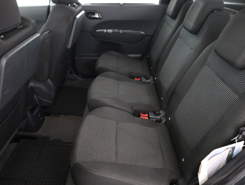 Peugeot 5008, 2011