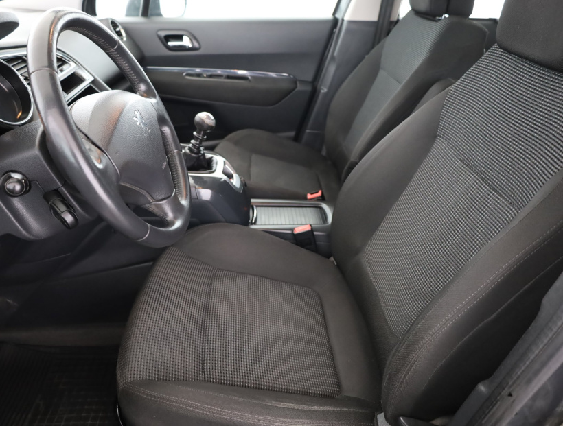 Peugeot 5008, 2011