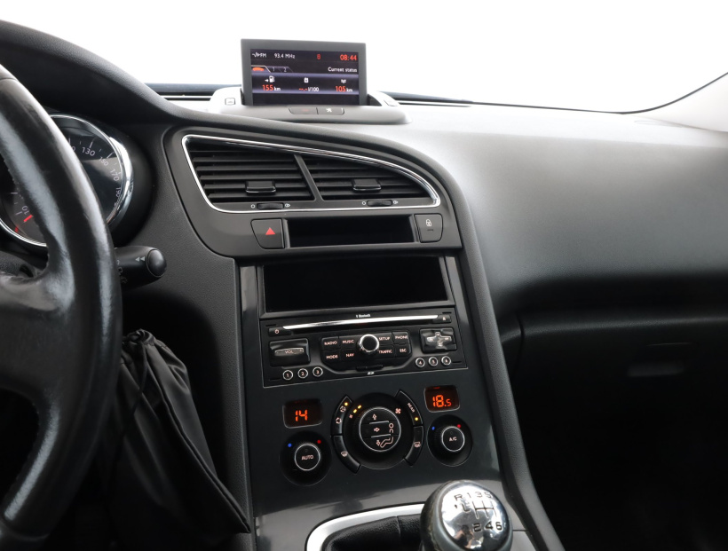 Peugeot 5008, 2011