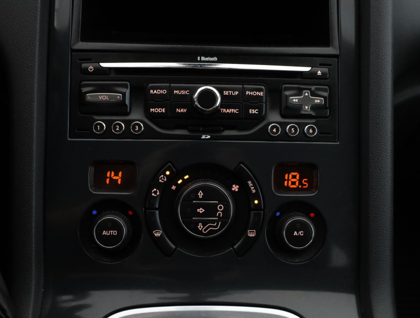 Peugeot 5008, 2011