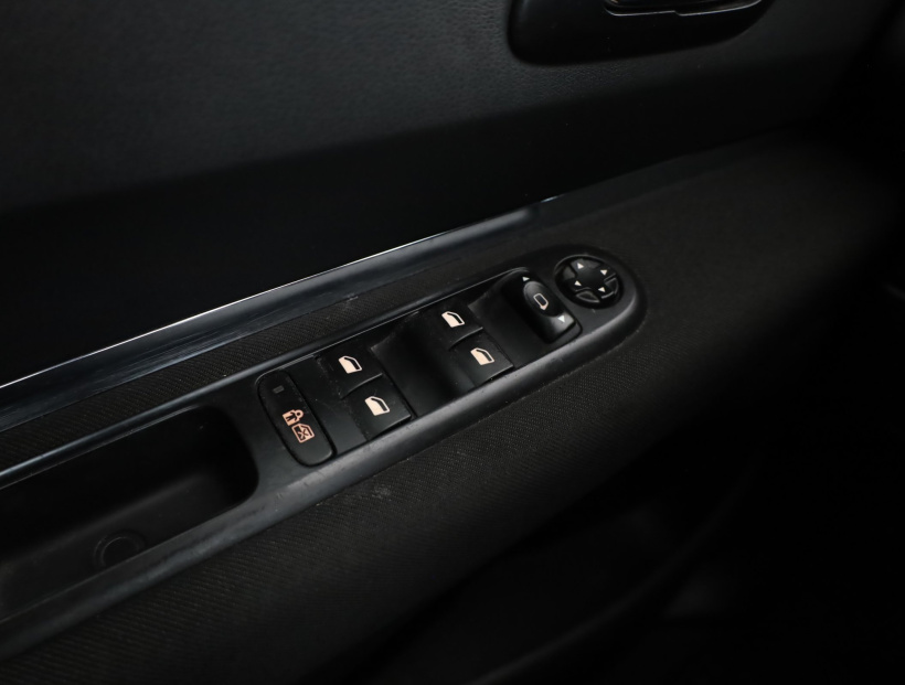 Peugeot 5008, 2011