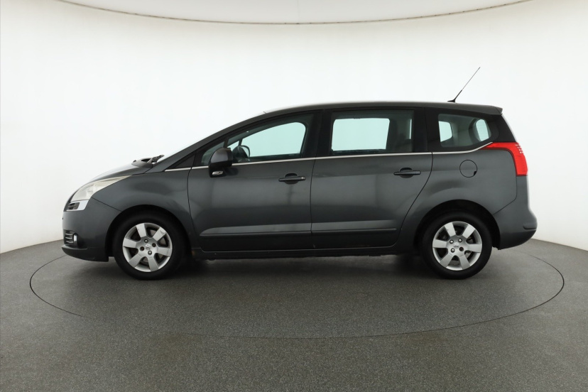 Peugeot 5008, 2011