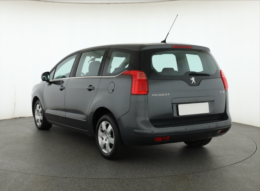 Peugeot 5008, 2011