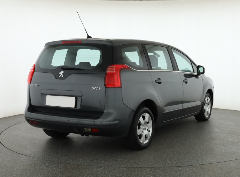 Peugeot 5008, 2011