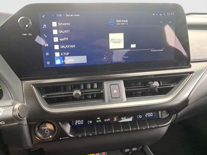 Lexus UX, 2025