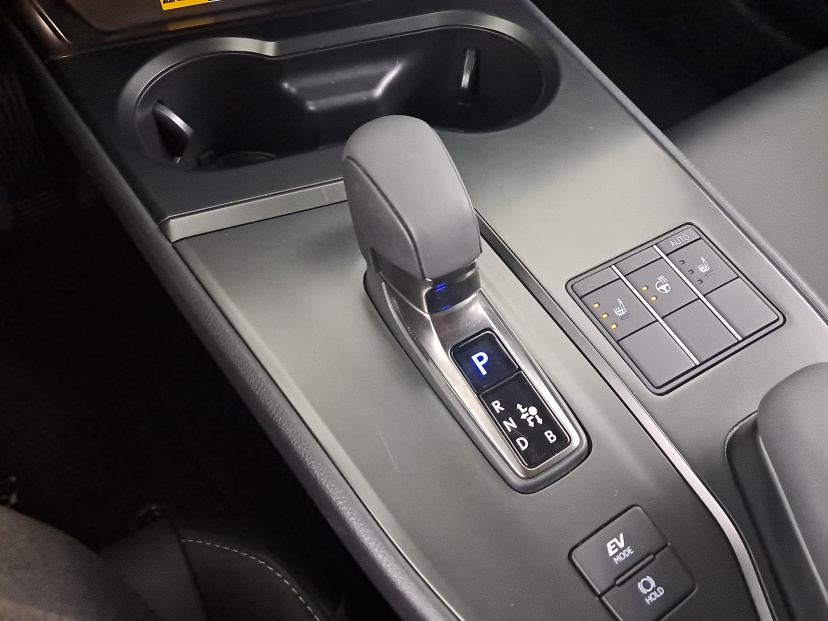 Lexus UX, 2025