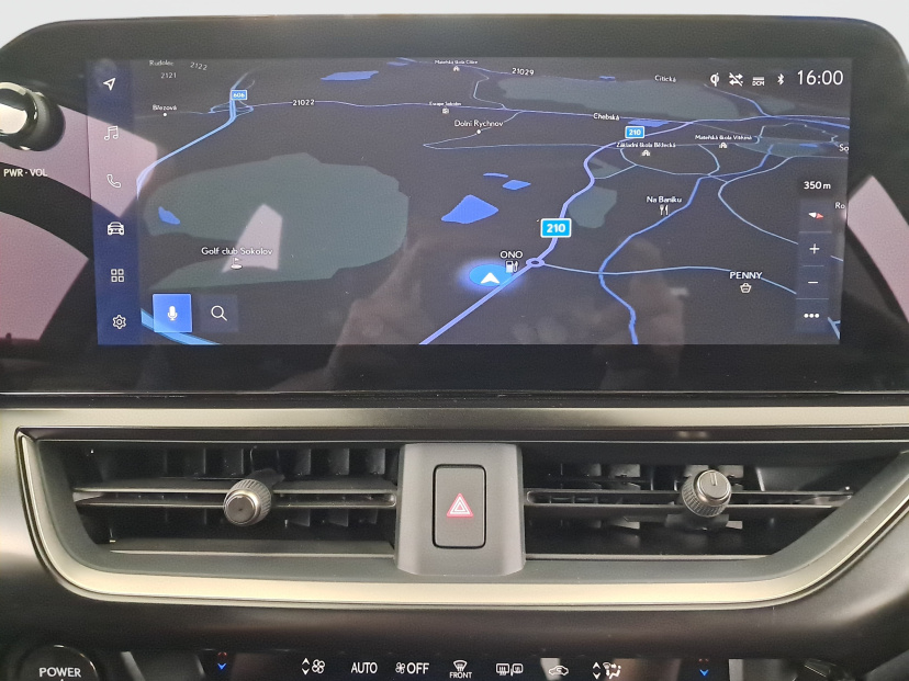 Lexus UX, 2025