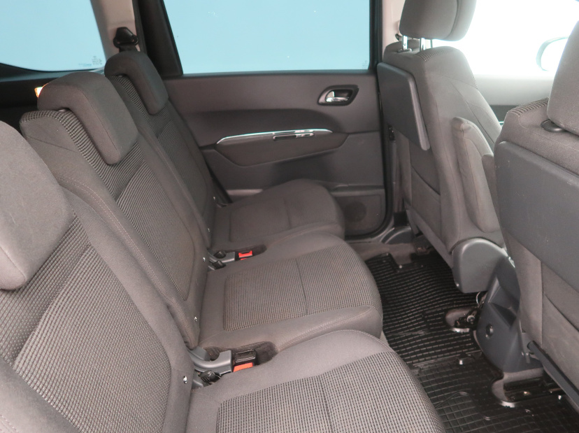 Peugeot 5008, 2012