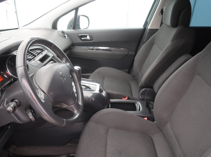 Peugeot 5008, 2012