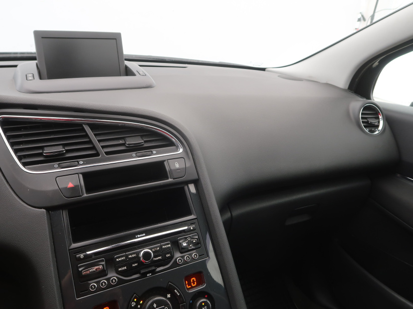 Peugeot 5008, 2012