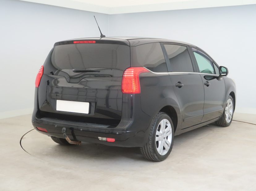 Peugeot 5008, 2012