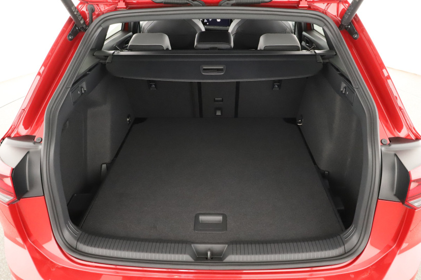 Volkswagen Golf, 2024