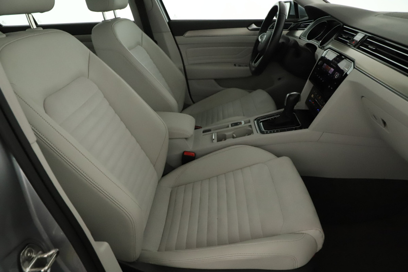 Volkswagen Passat, 2022