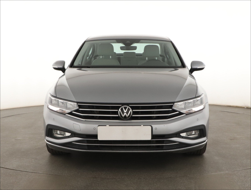 Volkswagen Passat, 2022