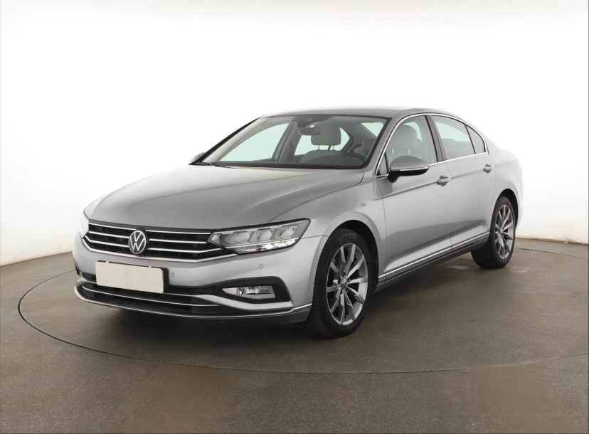 Volkswagen Passat, 2022