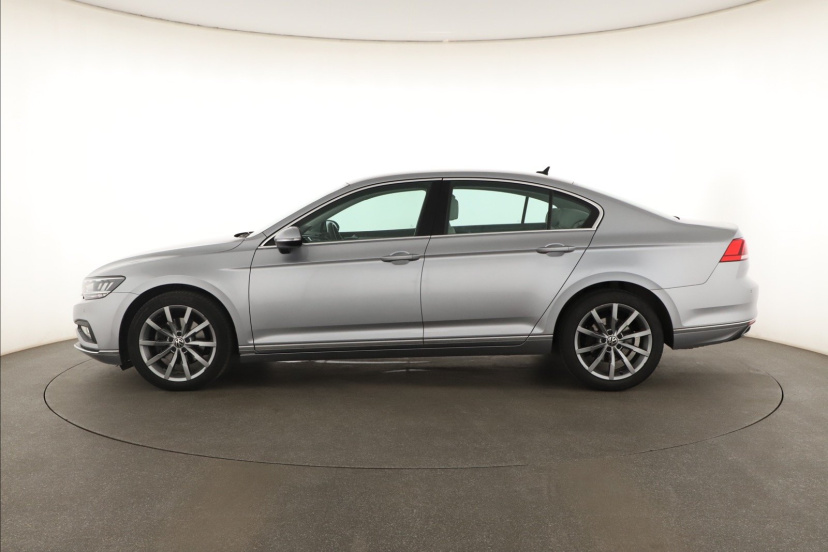 Volkswagen Passat, 2022