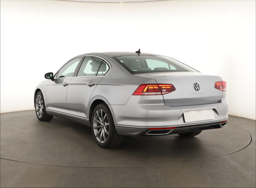 Volkswagen Passat, 2022