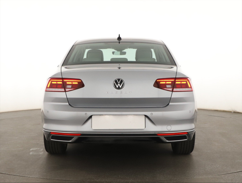 Volkswagen Passat, 2022