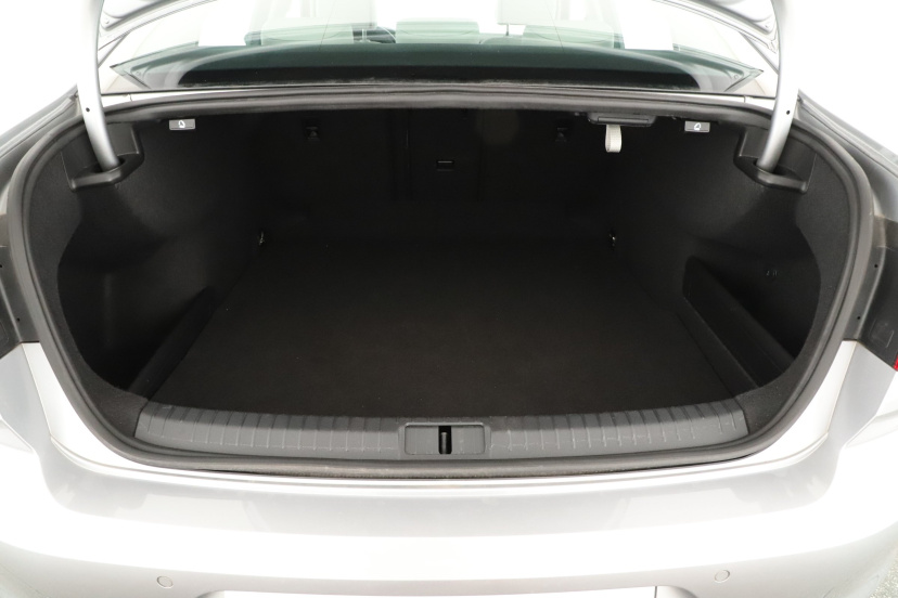 Volkswagen Passat, 2022