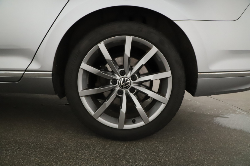 Volkswagen Passat, 2022