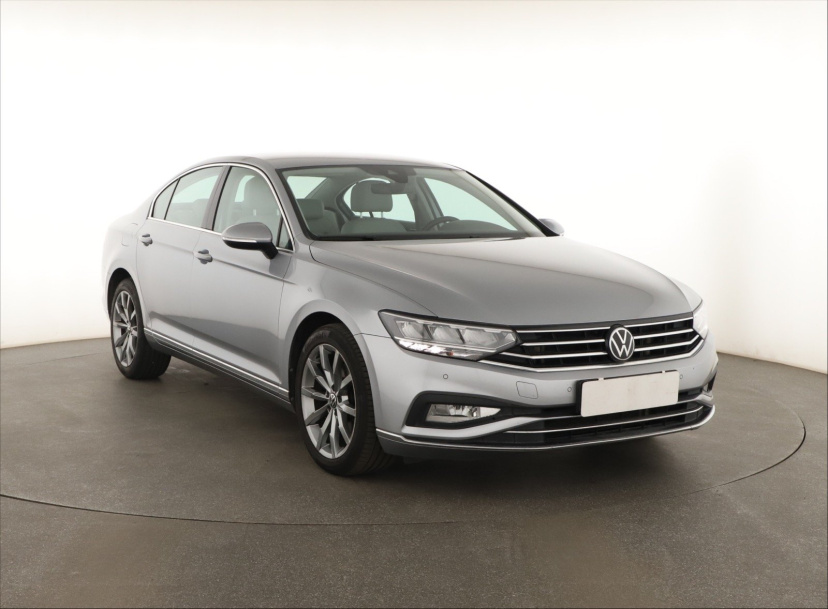 Volkswagen Passat, 2022