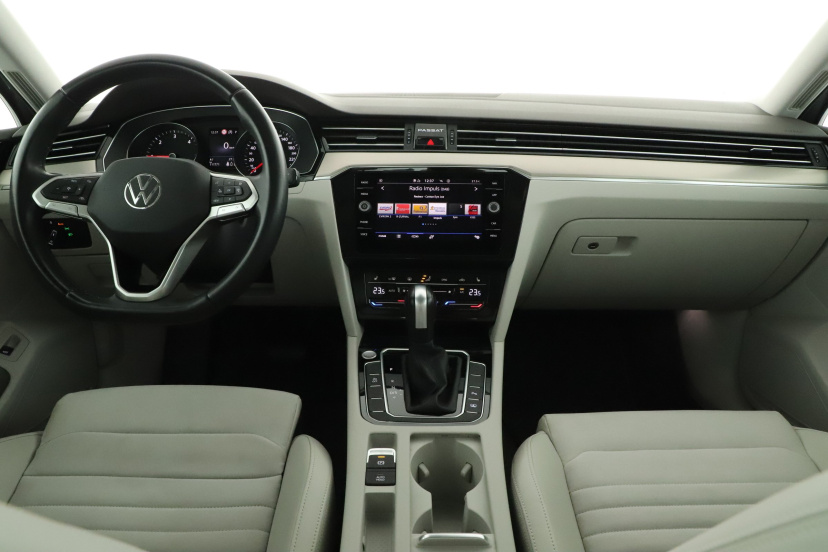 Volkswagen Passat, 2022