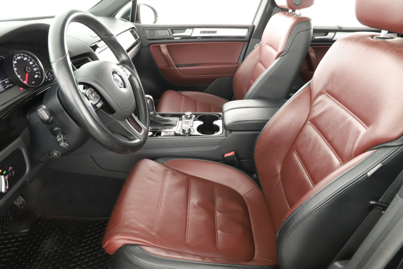 Volkswagen Touareg, 2012