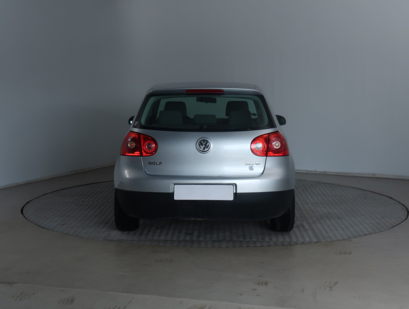Volkswagen Golf, 2004