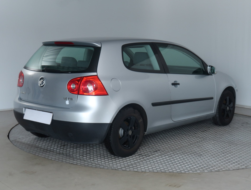 Volkswagen Golf, 2004