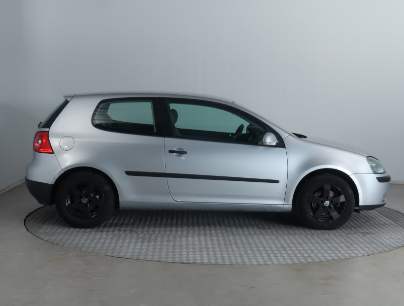 Volkswagen Golf, 2004
