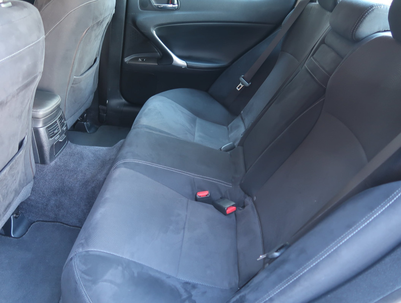 Lexus IS, 2010