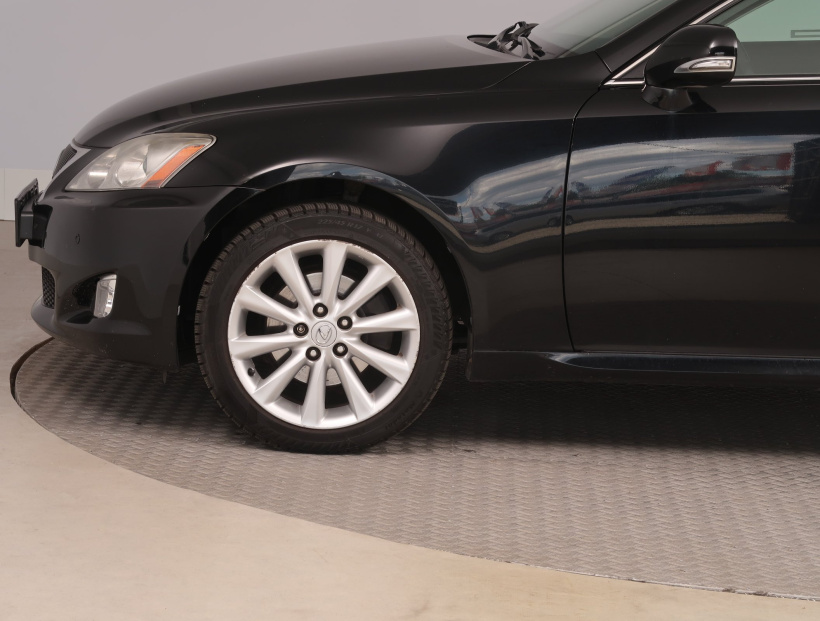 Lexus IS, 2010