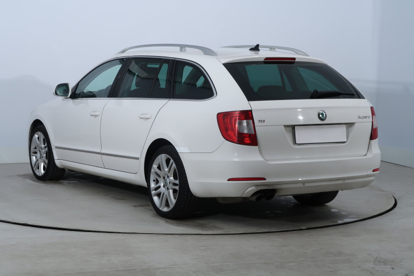 Škoda Superb, 2012