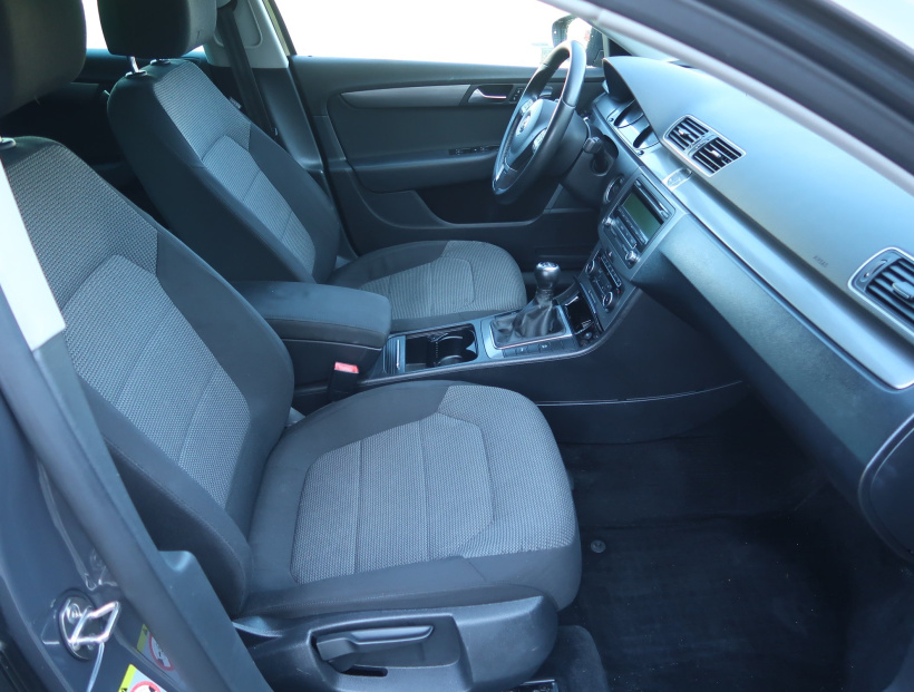 Volkswagen Passat, 2011