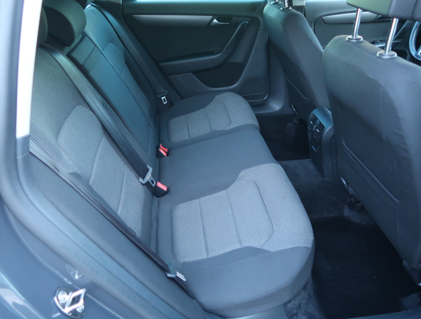 Volkswagen Passat, 2011
