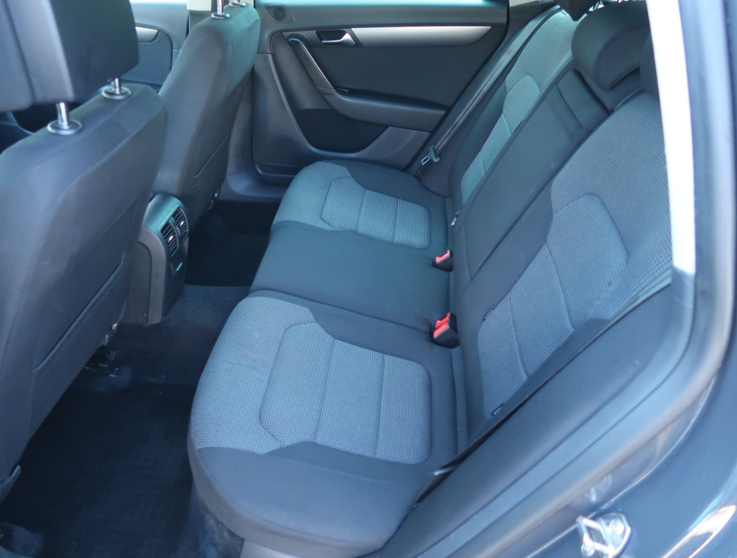 Volkswagen Passat, 2011