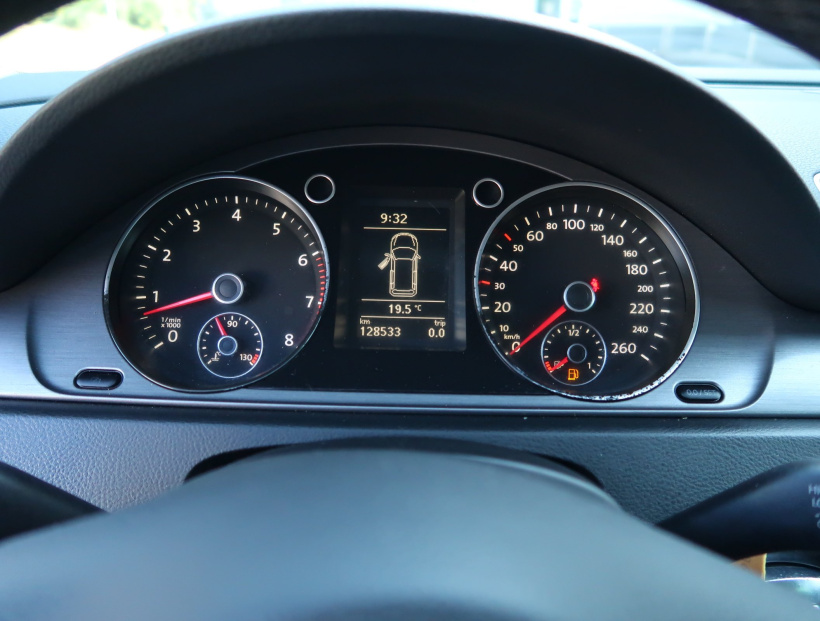 Volkswagen Passat, 2011