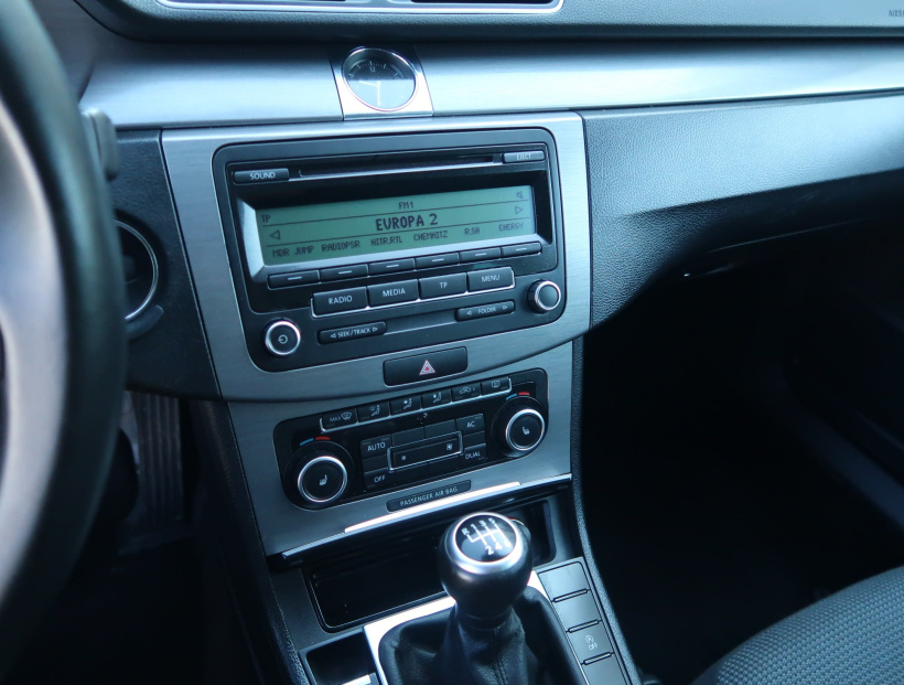 Volkswagen Passat, 2011