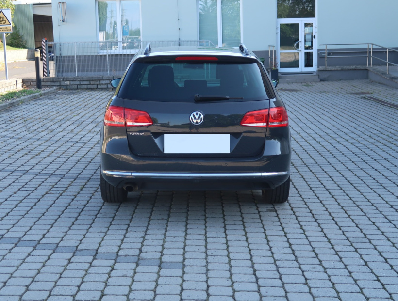 Volkswagen Passat, 2011